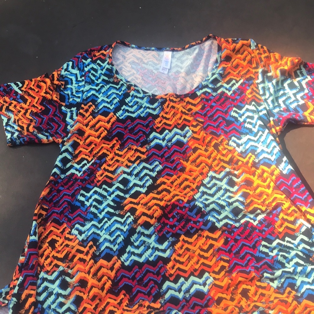 LuLaRoe M perfect tee  zig zag ties sides LNC